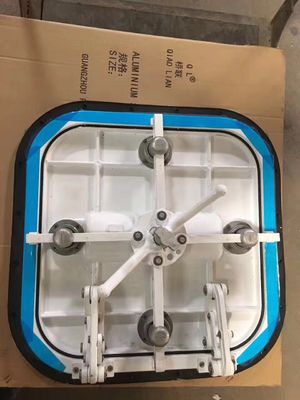 چین کلاس ABS تایید شده باز شدن سریع نوع فلاش طوماری Oval Flush نوع آلومینیوم دریای Manhole Cover تامین کننده