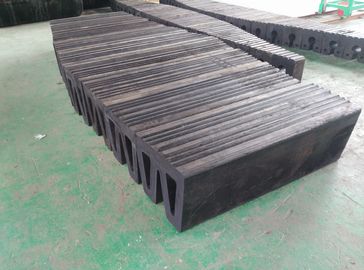 چین دریای لاستیکی W نوع قایق Fenders برای Tugboats برنامه Fender تامین کننده